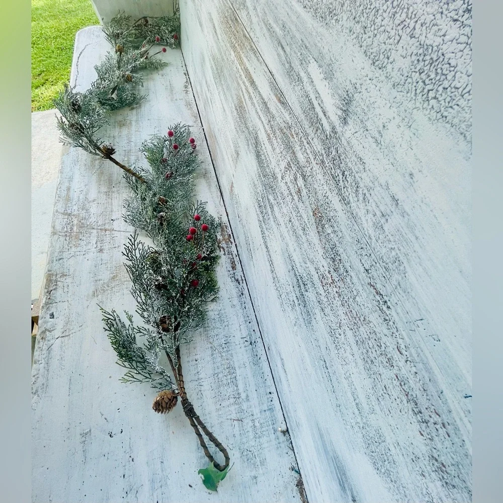 Snowy Cypress & Sugar Berry Garland